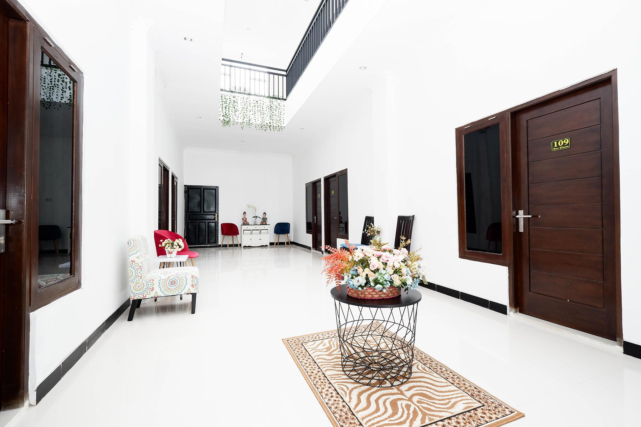 Oyo 1611 Four D'Home Solo Εξωτερικό φωτογραφία